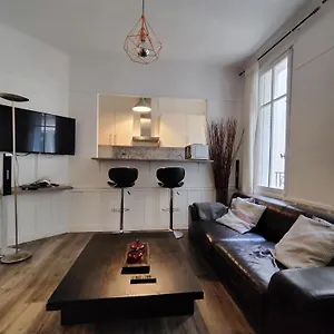 And Cozy 1b In The Heart Of Apartment Paris